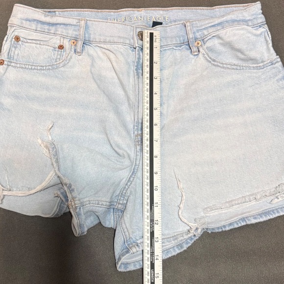 American Eagle Denim Shorts Relaxed Cut Off Size 12 Light Wash - Picture 8 of 8